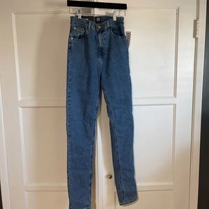 ✨UO - BDG high rise girlfriend jeans medium wash✨